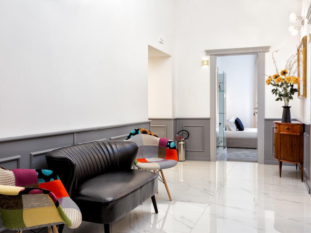 Queen Palace Suites Roma Esterno foto