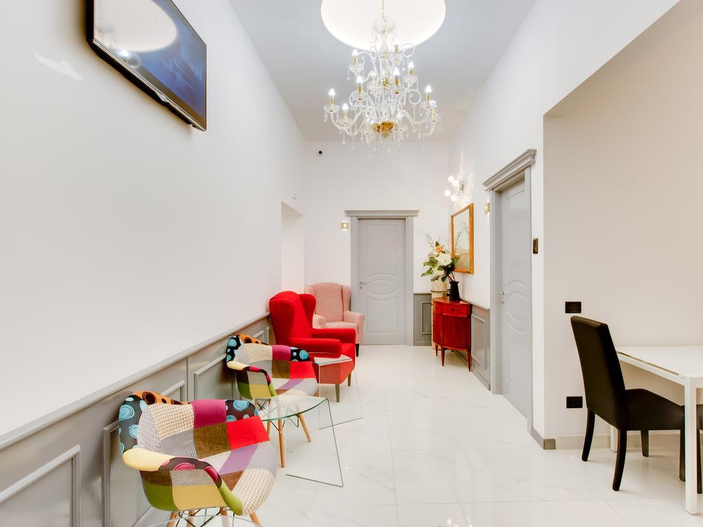 Queen Palace Suites Roma Esterno foto