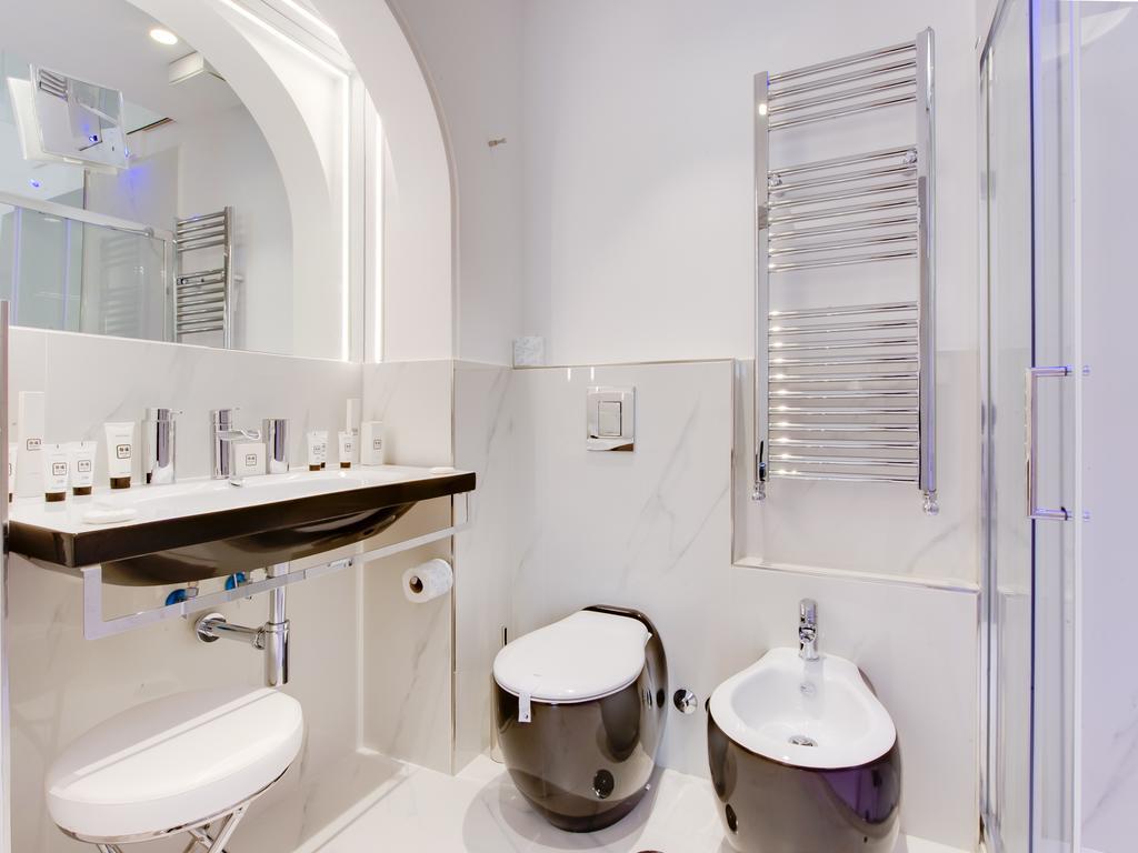 Queen Palace Suites Roma Esterno foto