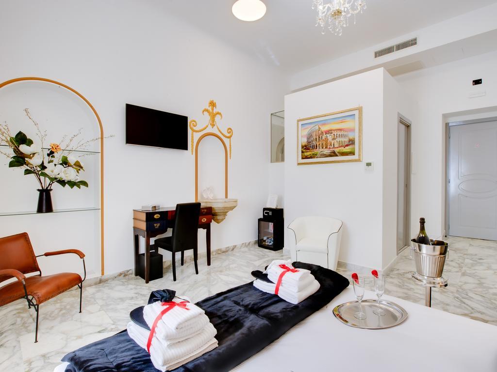 Queen Palace Suites Roma Esterno foto