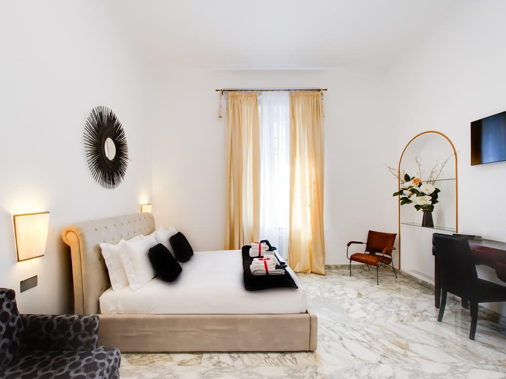 Queen Palace Suites Roma Esterno foto