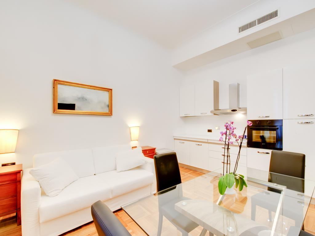 Queen Palace Suites Roma Esterno foto