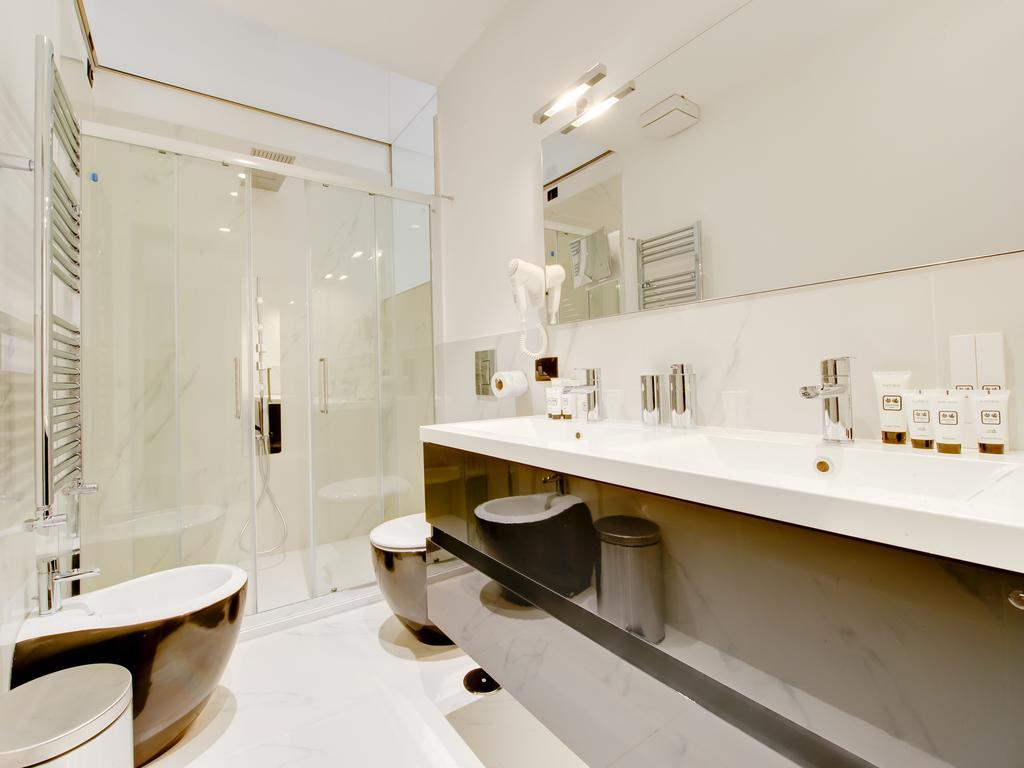 Queen Palace Suites Roma Esterno foto