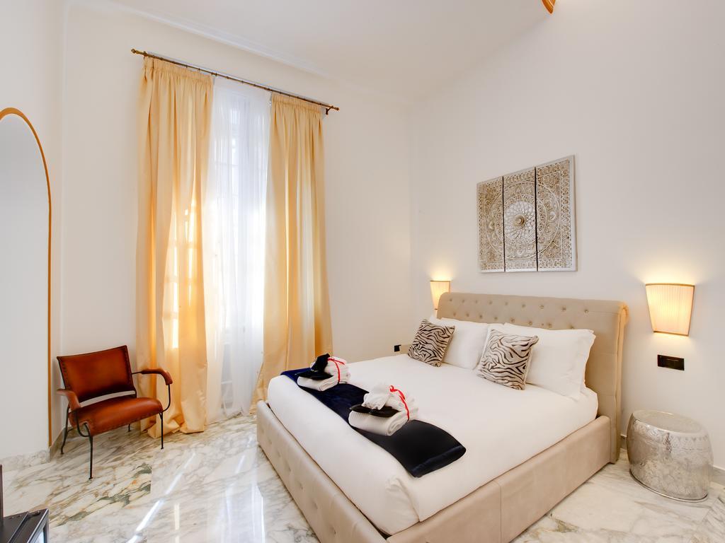 Queen Palace Suites Roma Esterno foto