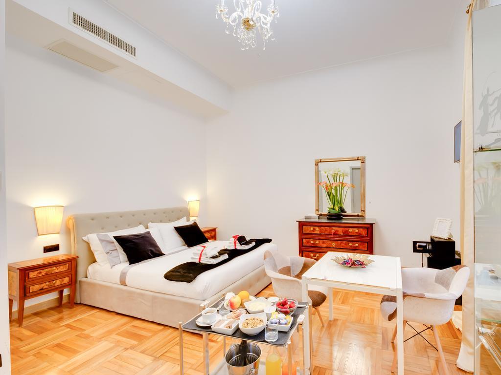 Queen Palace Suites Roma Esterno foto