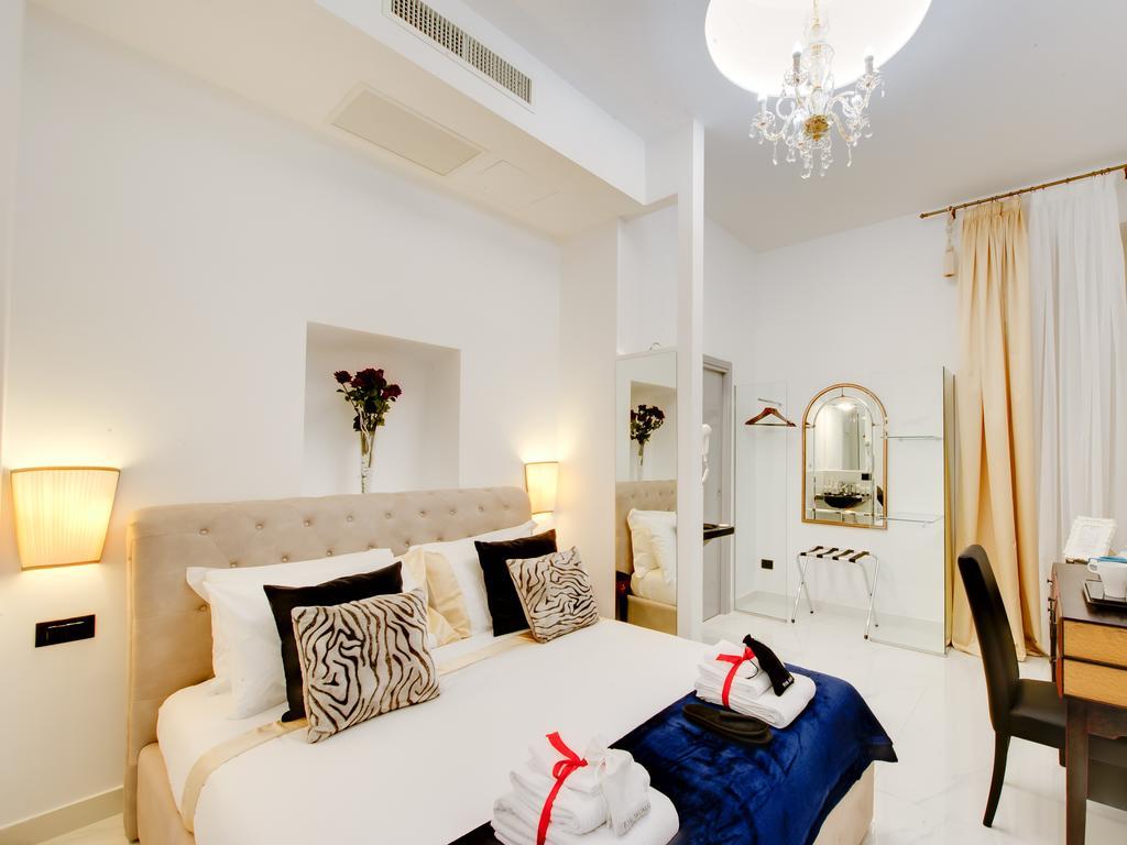 Queen Palace Suites Roma Esterno foto